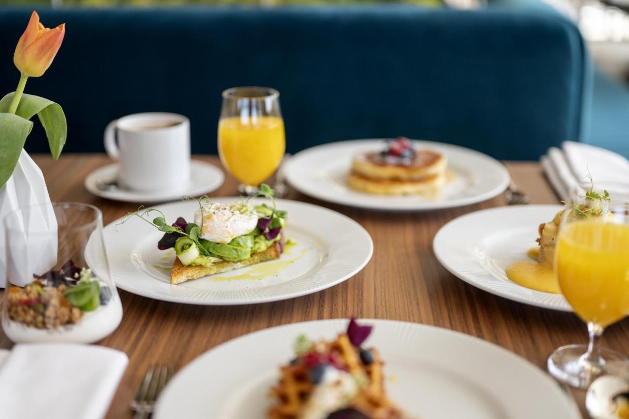 Renaissance Porto Lapa Hotel Экстерьер фото Breakfast at the Hotel