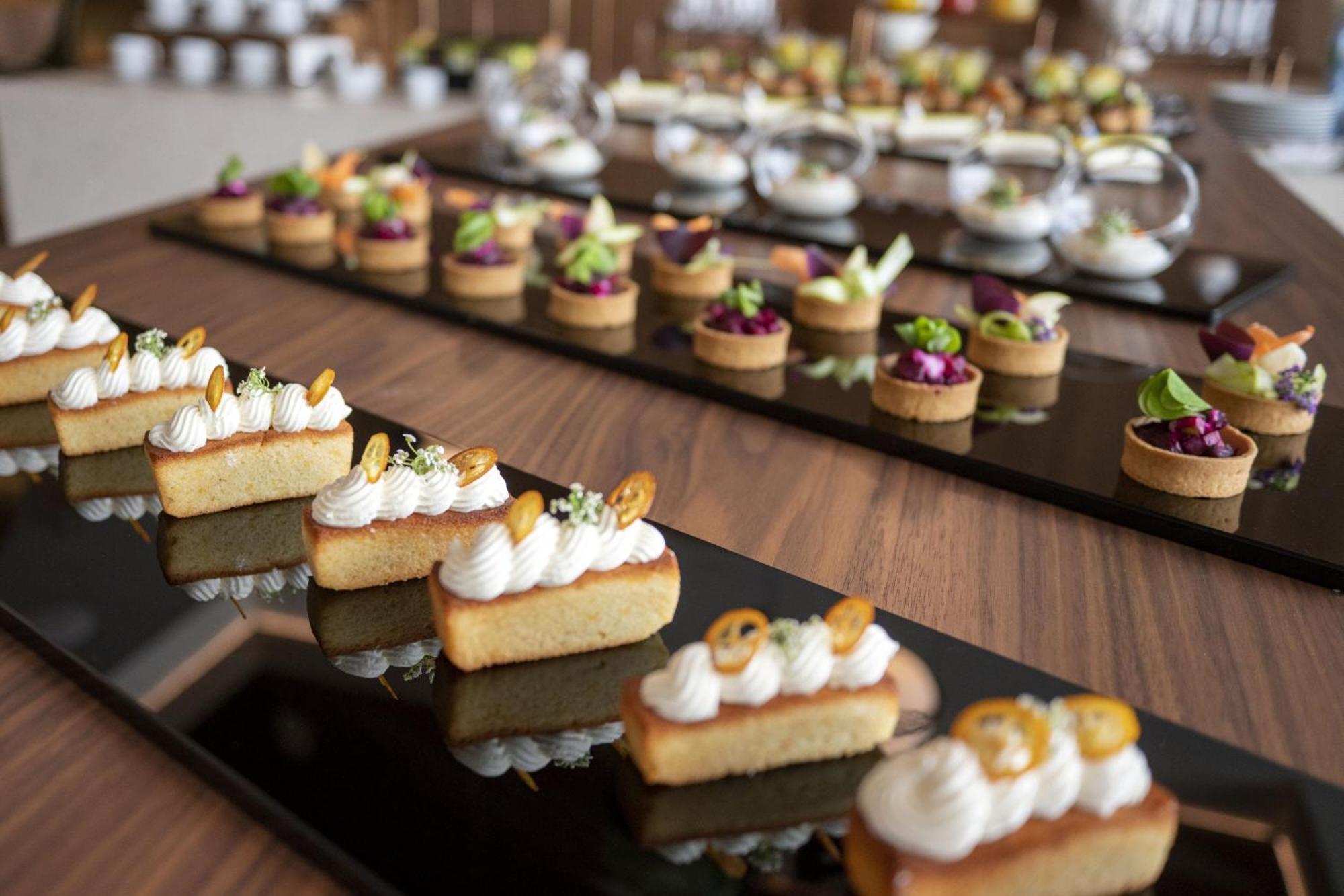 Renaissance Porto Lapa Hotel Экстерьер фото A selection of desserts