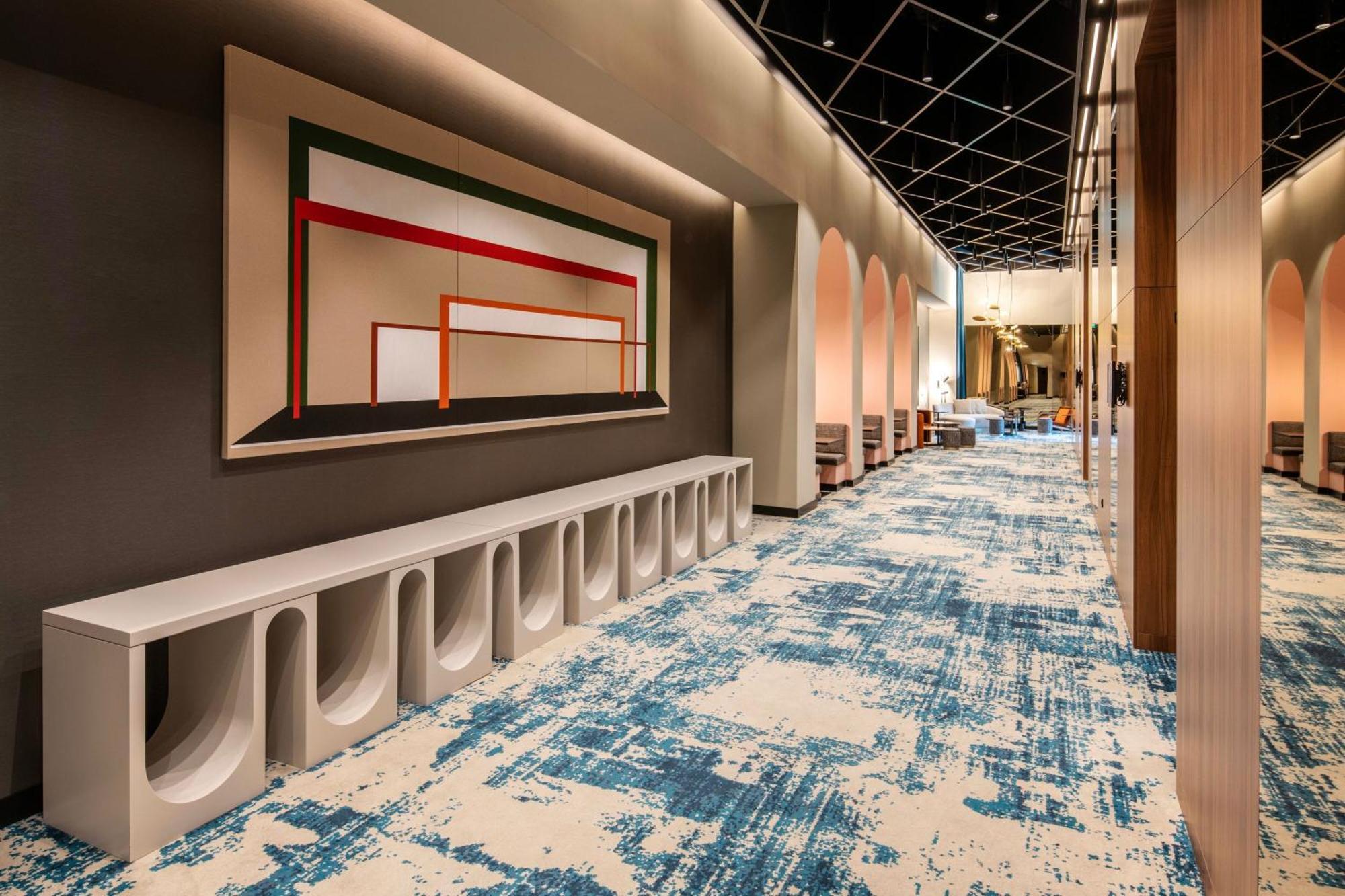 Renaissance Porto Lapa Hotel Экстерьер фото The interior of the new terminal