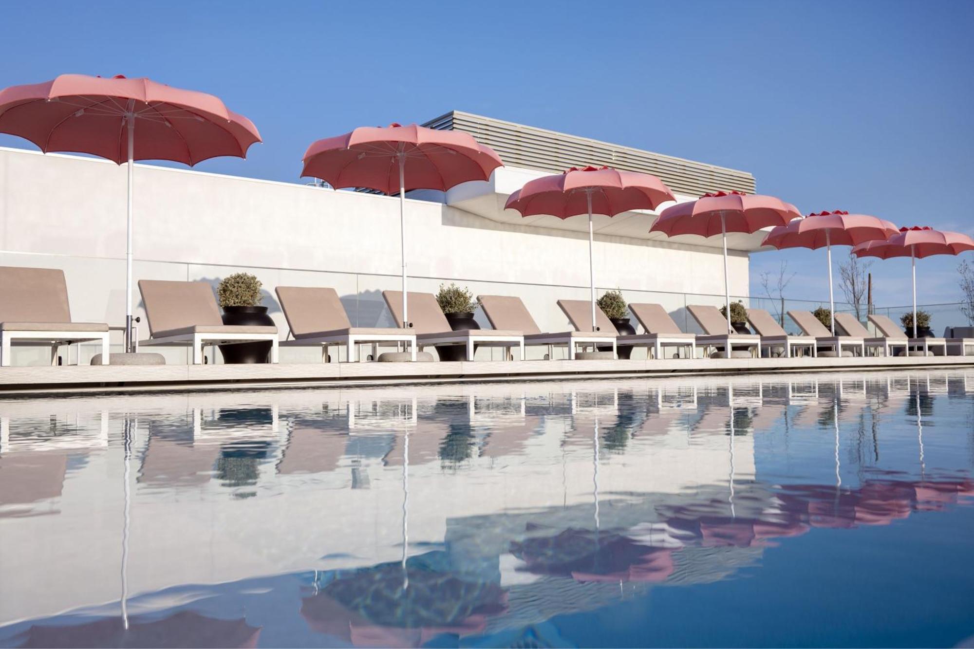 Renaissance Porto Lapa Hotel Экстерьер фото The pool at the hotel