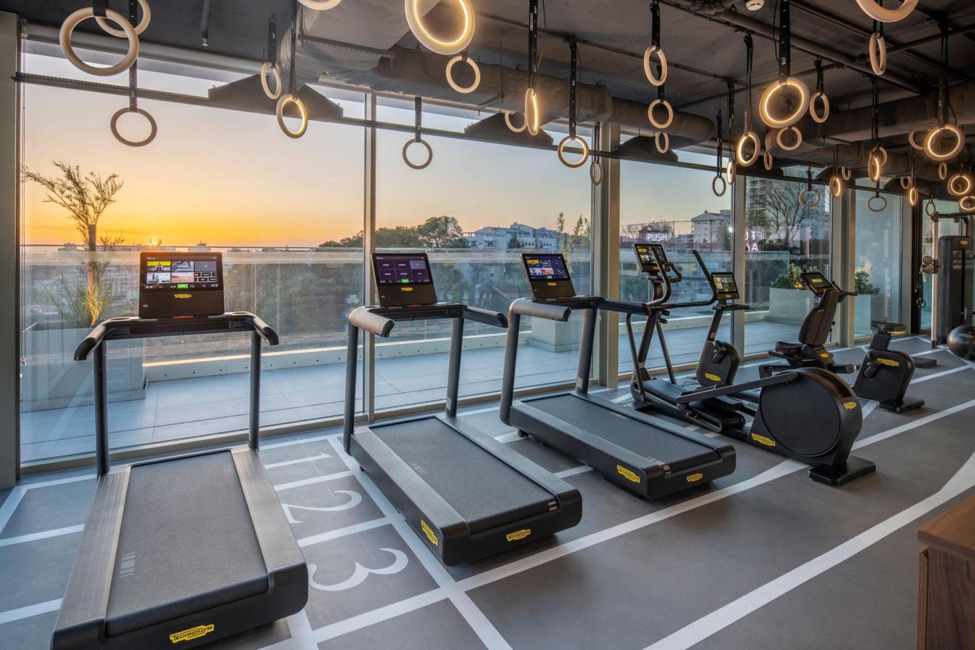 Renaissance Porto Lapa Hotel Экстерьер фото The gym at the 1001 Olympic Boulevard building